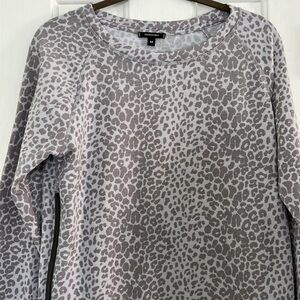 Stella & Dot Women’s Long Sleeve Sweater.Sz-M.Never worn.Beautiful Leopard Print